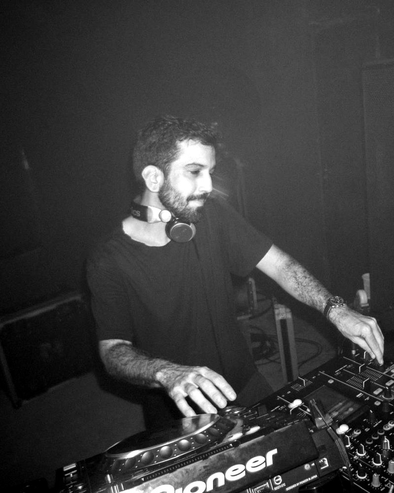 Eugênio C discotecando