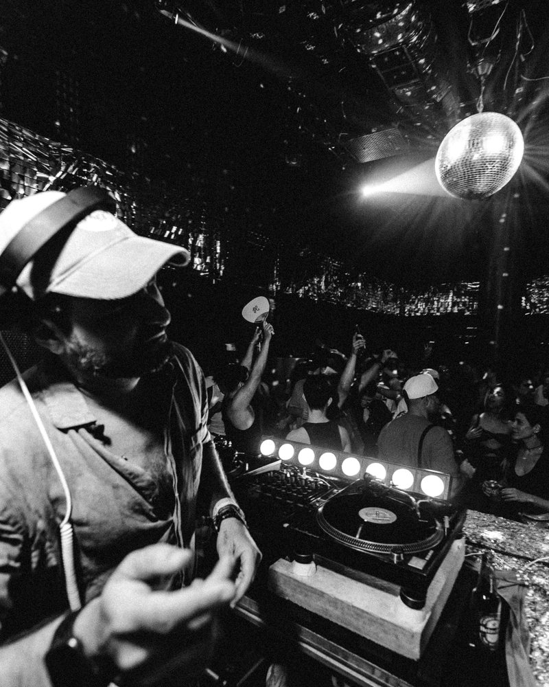 Leo Reis discotecando