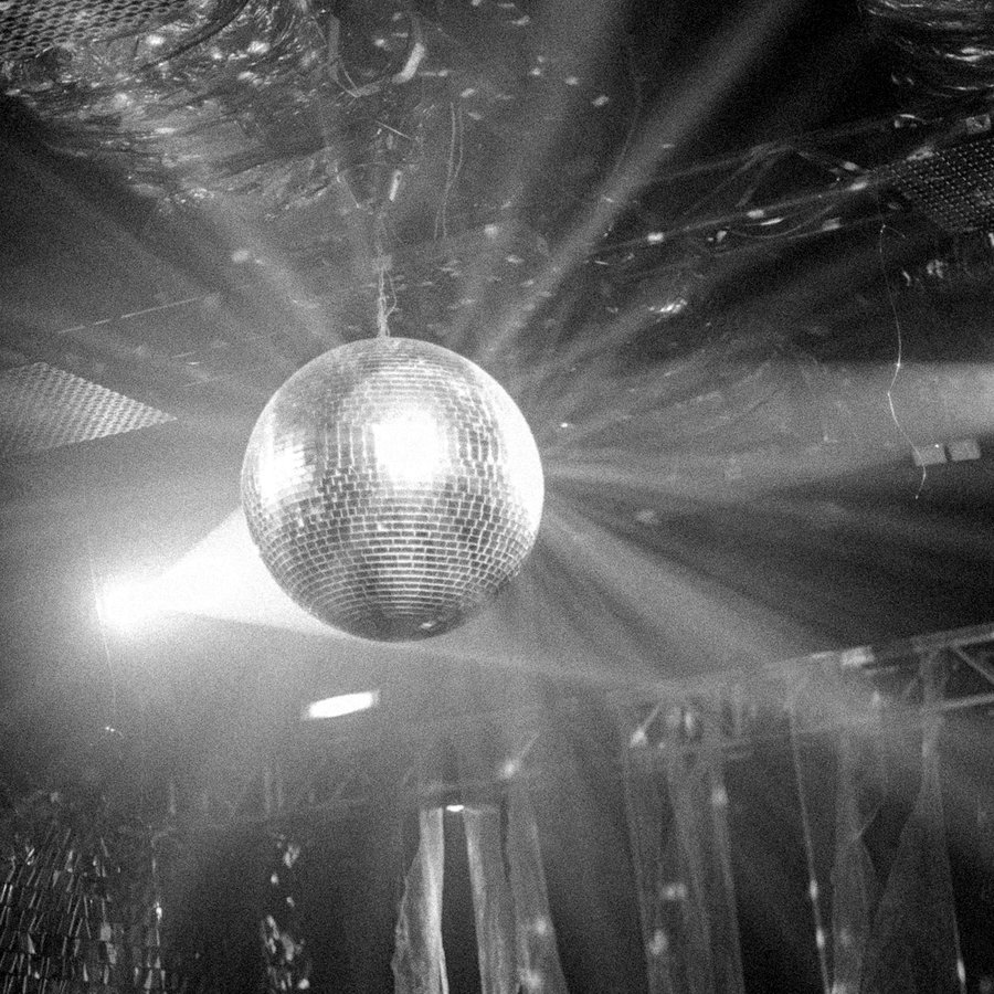 Globo espelhado na pista do Todo Esse Azul